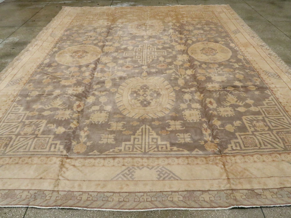 Vintage East Turkestan Khotan Carpet, No.17859 - Galerie Shabab