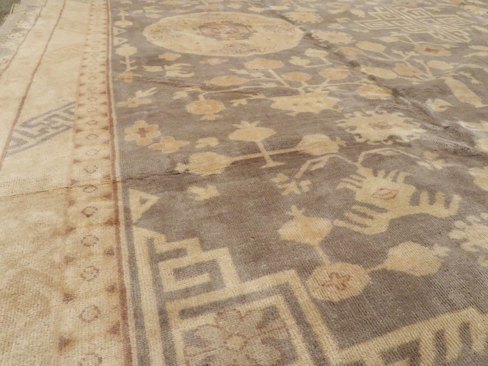 Vintage East Turkestan Khotan Carpet, No.17859 - Galerie Shabab