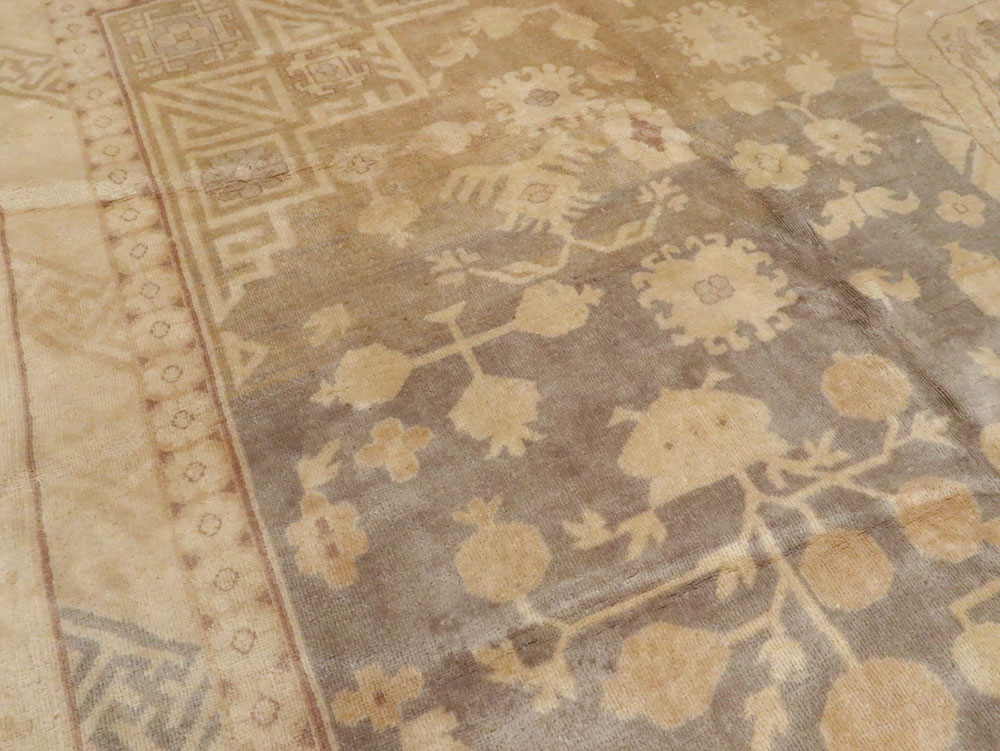 Vintage East Turkestan Khotan Carpet, No.17859 - Galerie Shabab