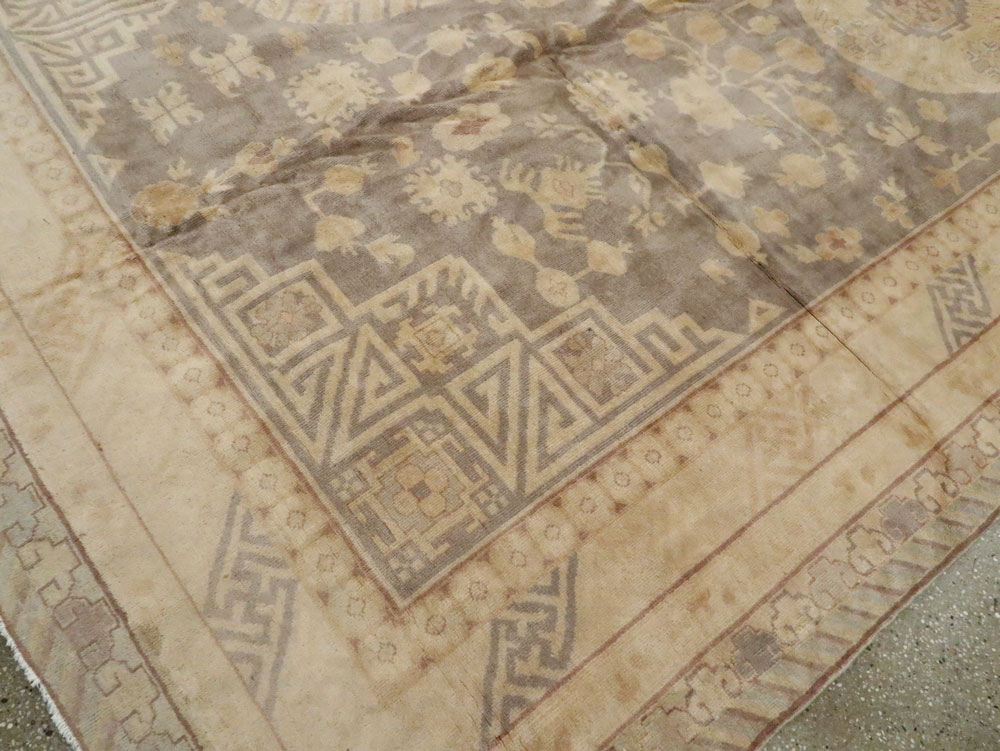 Vintage East Turkestan Khotan Carpet, No.17859 - Galerie Shabab