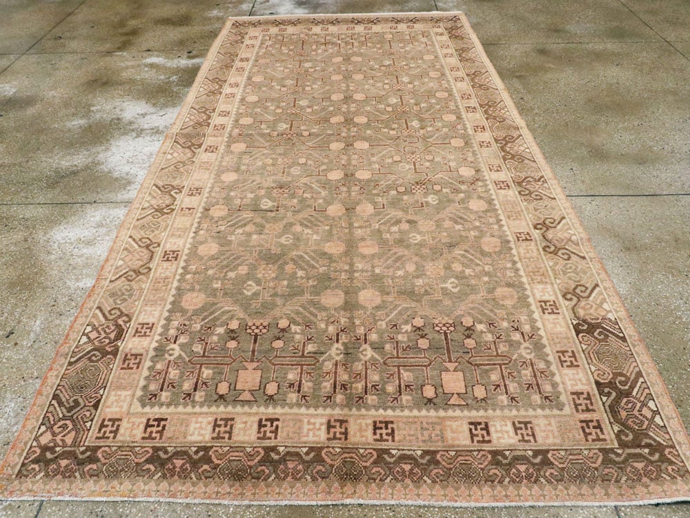 Vintage East Turkestan Khotan Gallery Carpet, No.17880 - Galerie Shabab