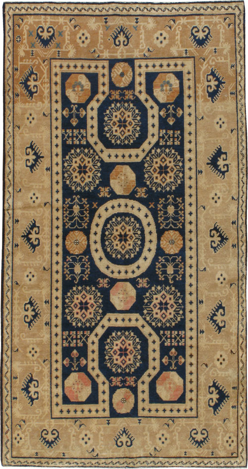 Antique Khotan Carpet, No.17889 - Galerie Shabab