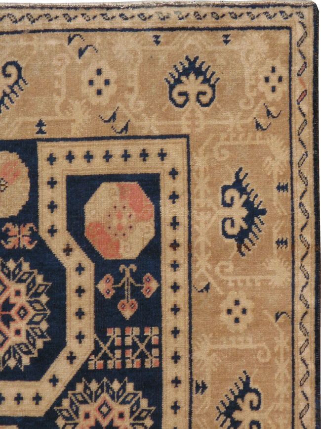 Antique Khotan Carpet, No.17889 - Galerie Shabab