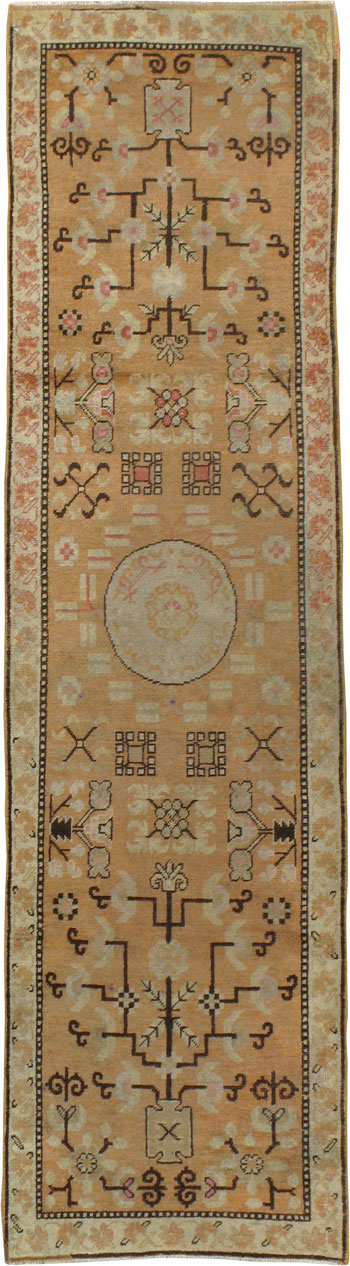 Antique Khotan Runner, No.17894 - Galerie Shabab