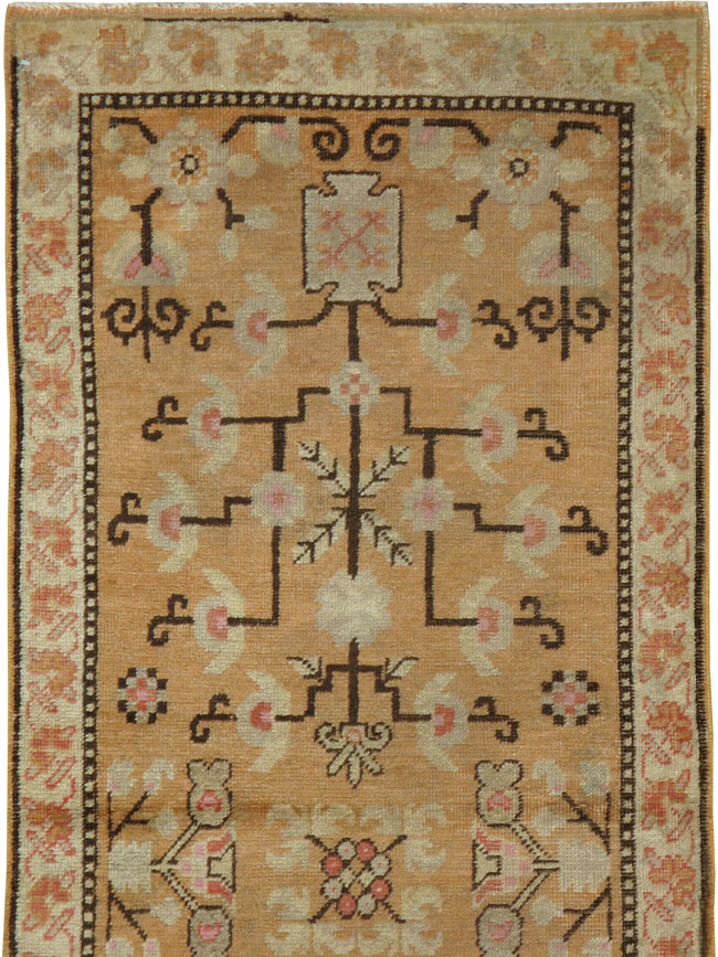 Antique Khotan Runner, No.17894 - Galerie Shabab