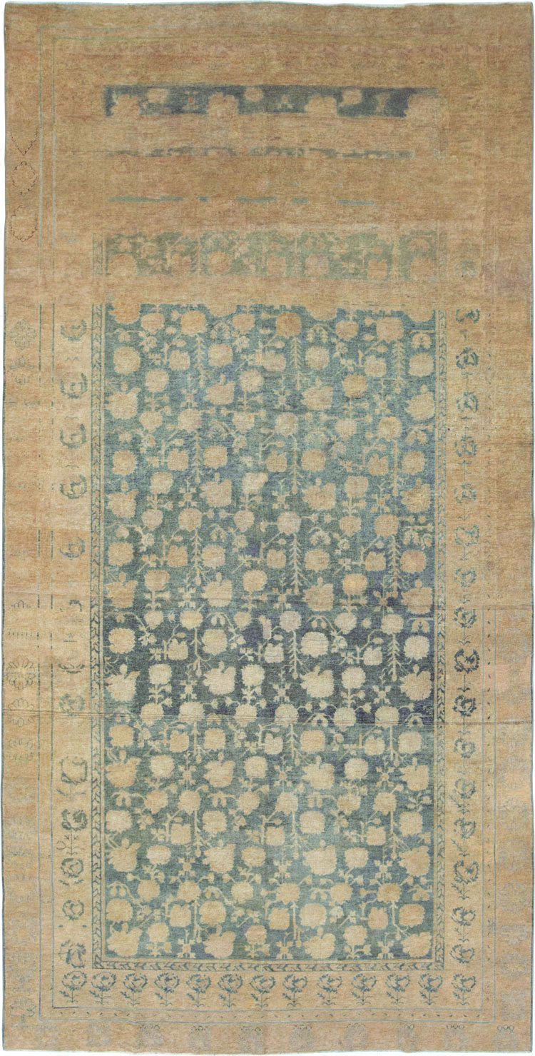 Large Antique Khotan Carpet, No.17926 - Galerie Shabab