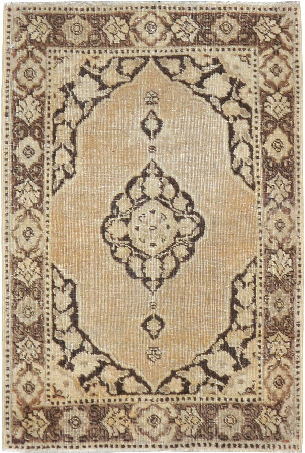 Antique Persian Tabriz Rug, No.17934 - Galerie Shabab