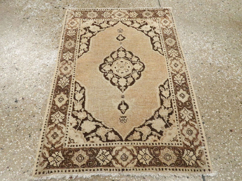 Antique Persian Tabriz Rug, No.17934 - Galerie Shabab