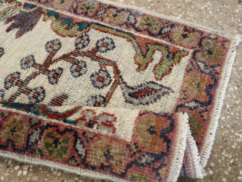 Vintage Persian Mahal Rug, No.17949 - Galerie Shabab