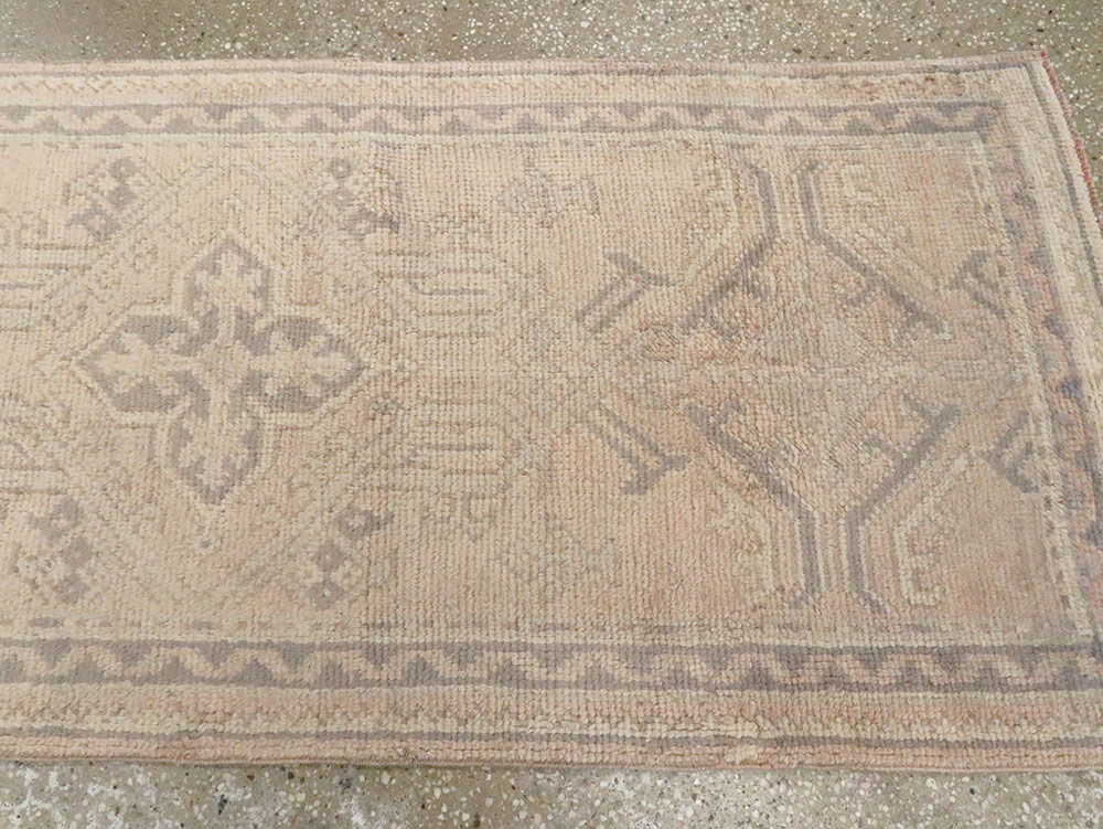 Antique Turkish Oushak Runner, No.17965 - Galerie Shabab
