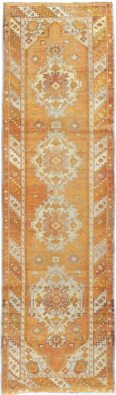Antique Turkish Oushak Runner, No.18037 - Galerie Shabab
