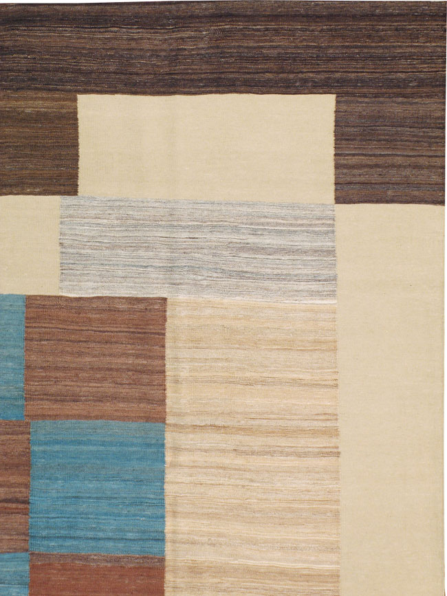 Modern Persian Flatweave Kilim Room Size Carpet, No.18082 - Galerie Shabab