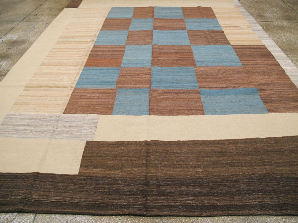 Modern Persian Flatweave Kilim Room Size Carpet, No.18082 - Galerie Shabab