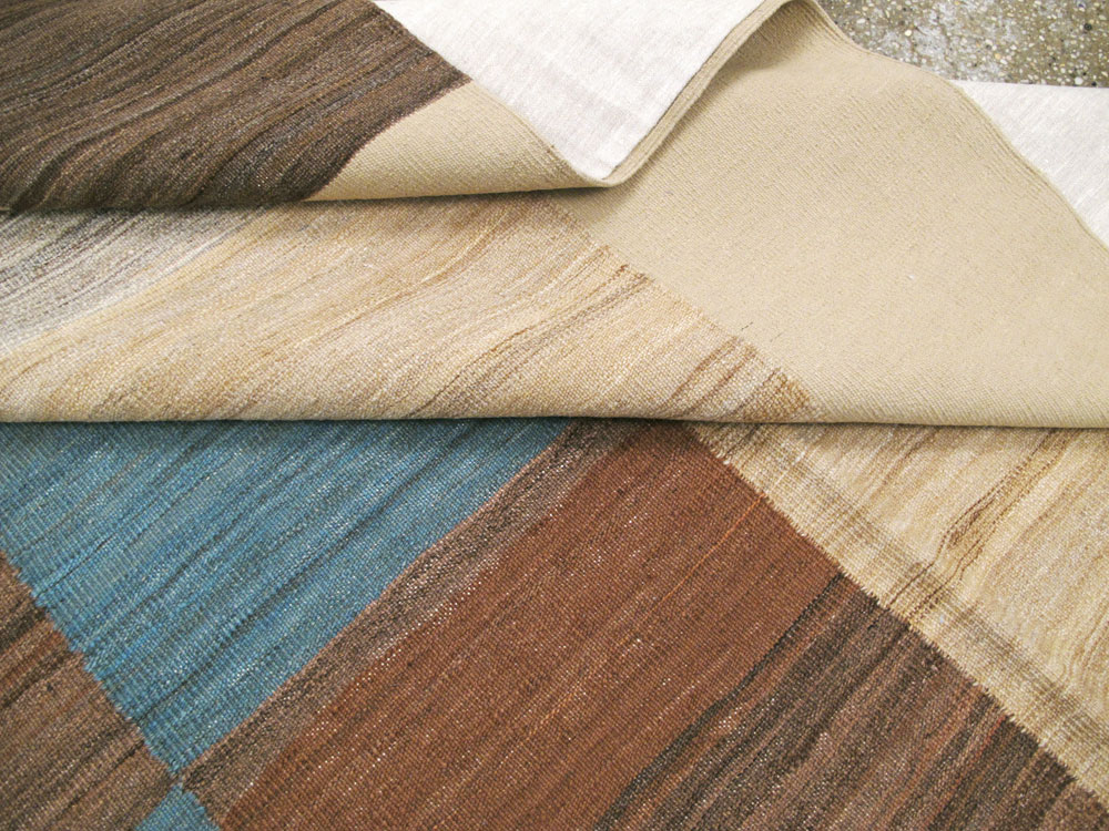 Modern Persian Flatweave Kilim Room Size Carpet, No.18082 - Galerie Shabab
