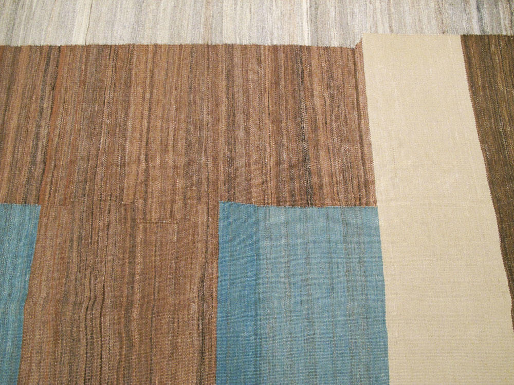 Modern Persian Flatweave Kilim Room Size Carpet, No.18082 - Galerie Shabab