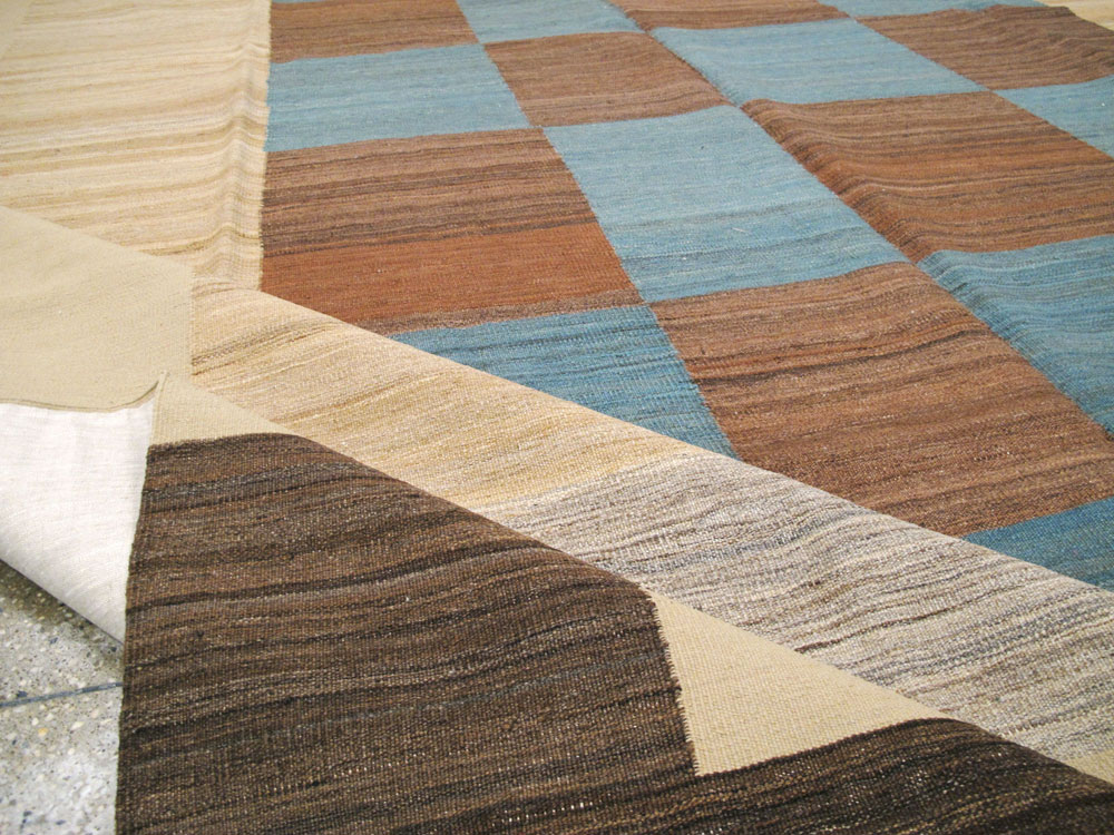 Modern Persian Flatweave Kilim Room Size Carpet, No.18082 - Galerie Shabab
