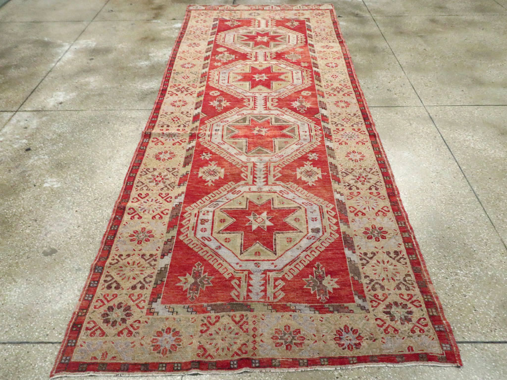 Vintage Turkish Oushak Rug, No.18121 - Galerie Shabab