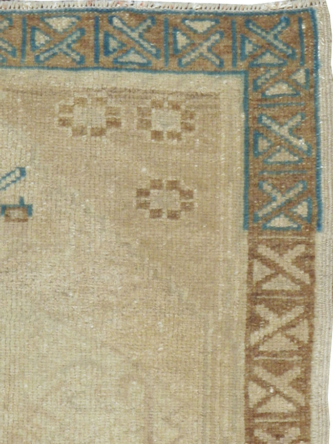 Vintage Turkish Oushak Rug, No.18127 - Galerie Shabab