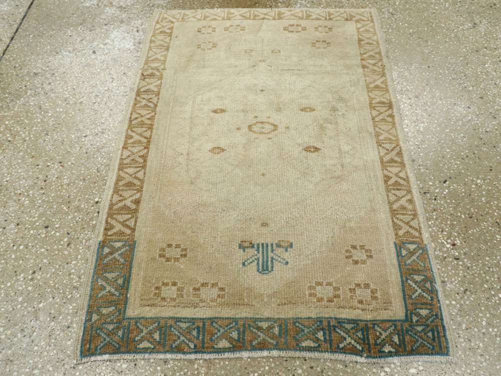 Vintage Turkish Oushak Rug, No.18127 - Galerie Shabab