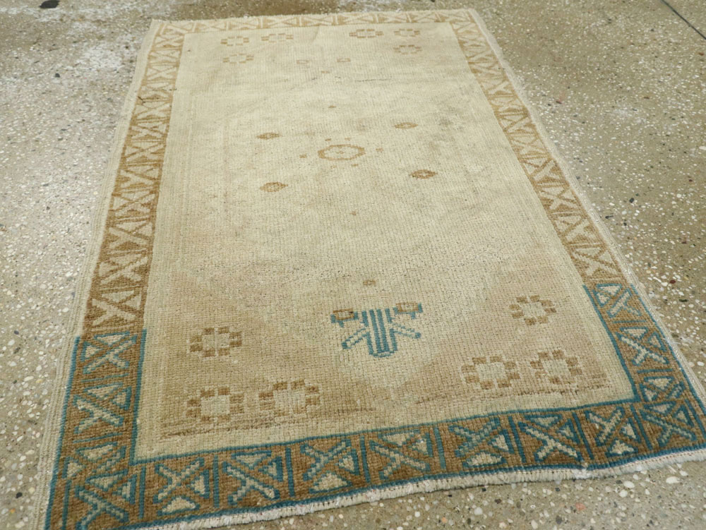 Vintage Turkish Oushak Rug, No.18127 - Galerie Shabab