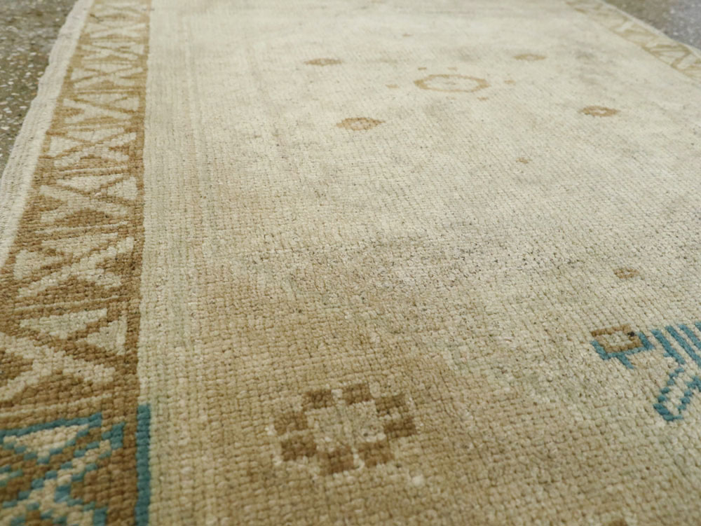 Vintage Turkish Oushak Rug, No.18127 - Galerie Shabab