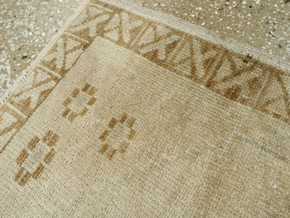 Vintage Turkish Oushak Rug, No.18127 - Galerie Shabab