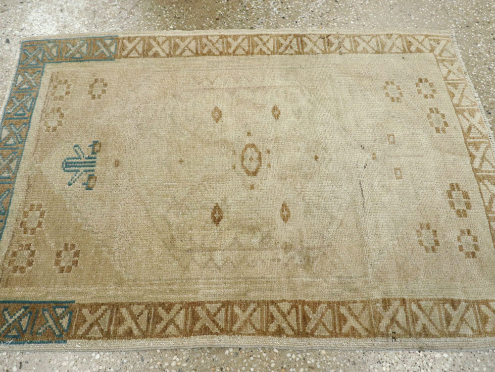 Vintage Turkish Oushak Rug, No.18127 - Galerie Shabab