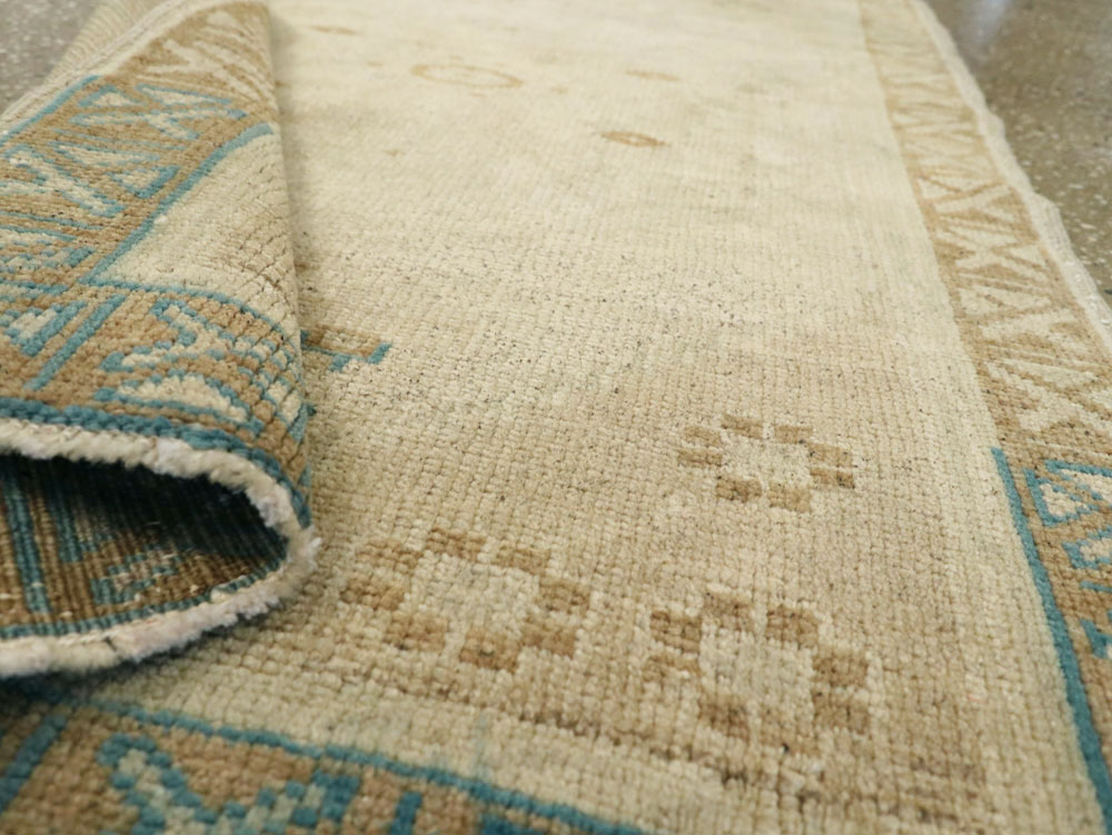 Vintage Turkish Oushak Rug, No.18127 - Galerie Shabab