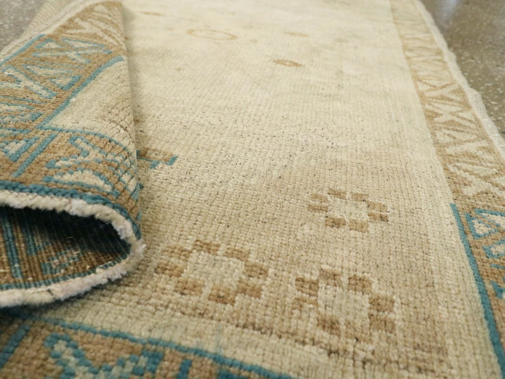 Vintage Turkish Oushak Rug, No.18127 - Galerie Shabab