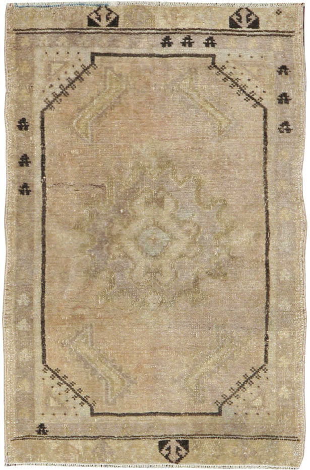 Vintage Turkish Oushak Rug, No.18128 - Galerie Shabab