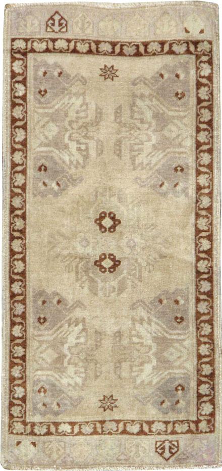 Antique Turkish Oushak Rug, No.18132 - Galerie Shabab