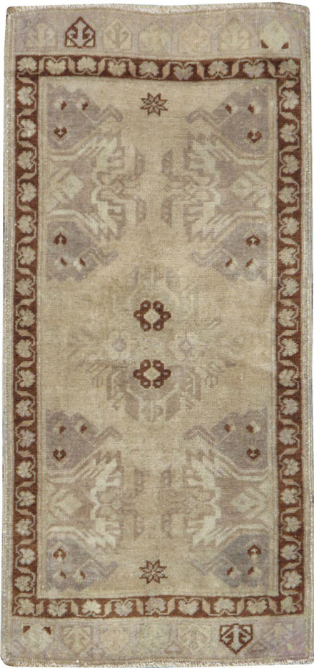 Antique Turkish Oushak Rug, No.18132 - Galerie Shabab