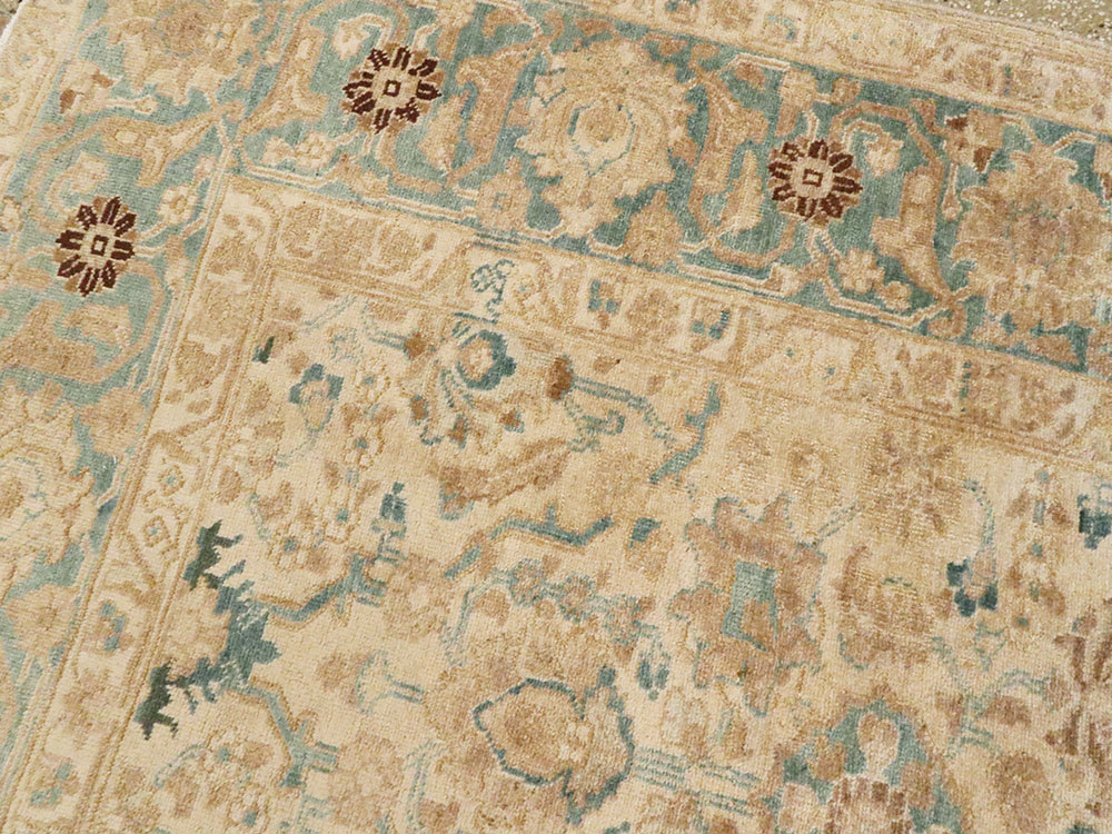 Antique Persian Tabriz Accent Carpet, No.18146 - Galerie Shabab