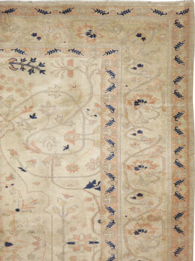 Antique Persian Oushak Rug, No.18215 - Galerie Shabab