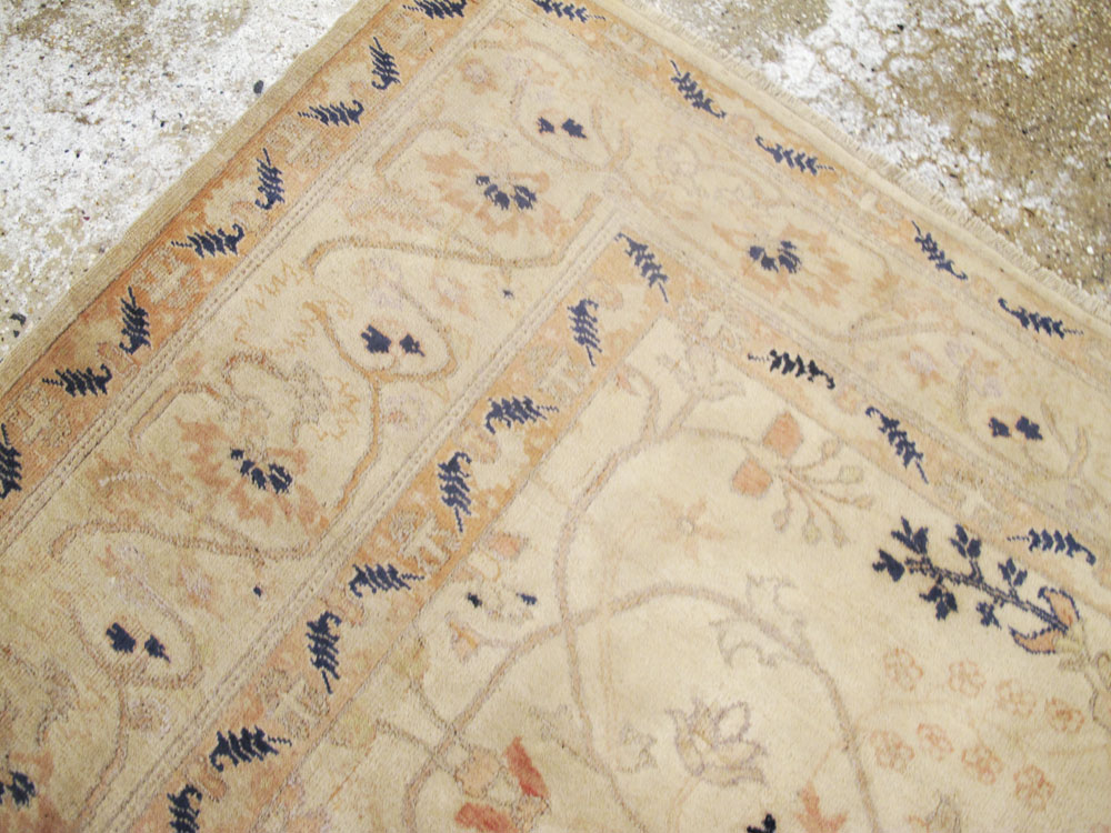 Antique Persian Oushak Rug, No.18215 - Galerie Shabab