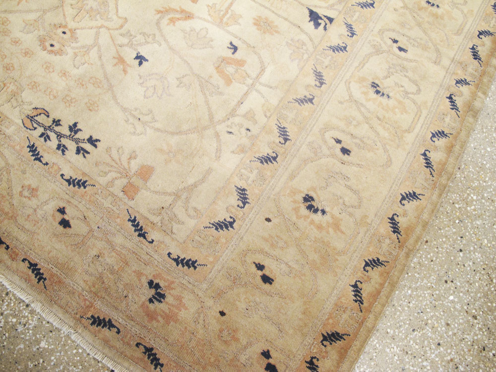 Antique Persian Oushak Rug, No.18215 - Galerie Shabab