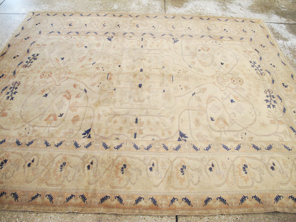Antique Persian Oushak Rug, No.18215 - Galerie Shabab