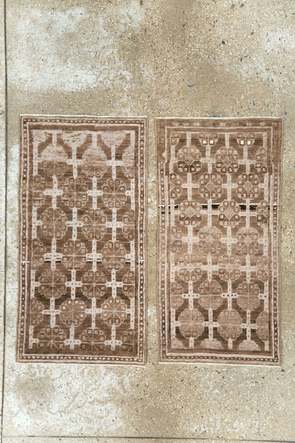 Antique East Turkestan Khotan Rug (Pair: 2 of 2), No.18241 - Galerie Shabab