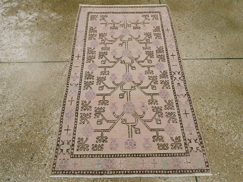 Antique Khotan Rug, No.18257 - Galerie Shabab