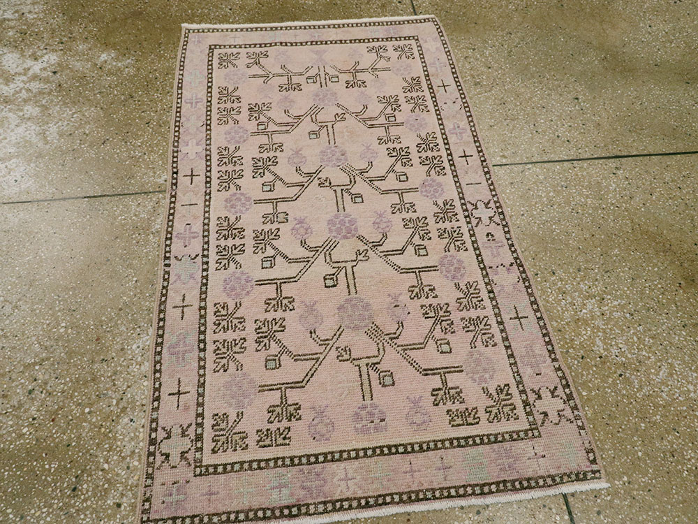 Antique Khotan Rug, No.18257 - Galerie Shabab