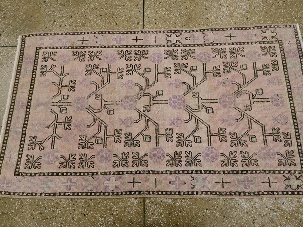 Antique Khotan Rug, No.18257 - Galerie Shabab