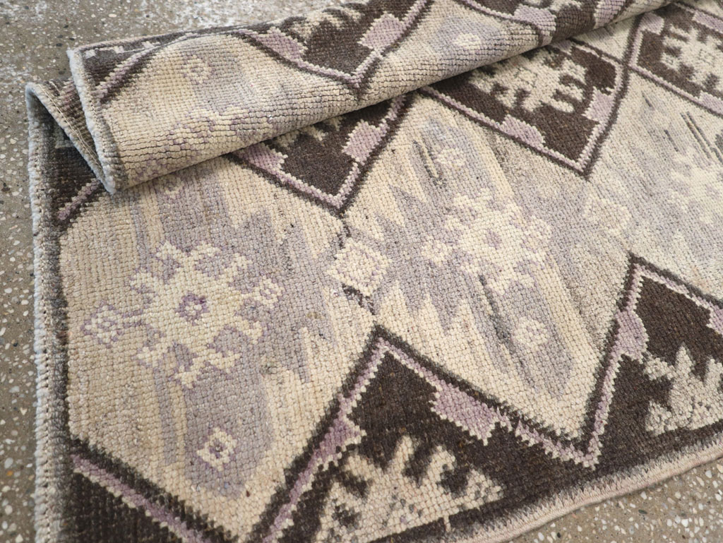 Vintage Turkish Anatolian Rug, No.18280 - Galerie Shabab