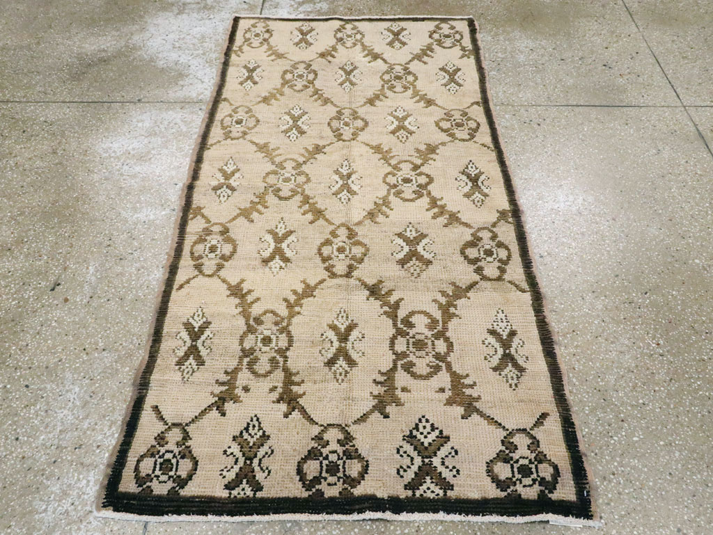 Vintage Turkish Anatolian Rug, No.18282 - Galerie Shabab