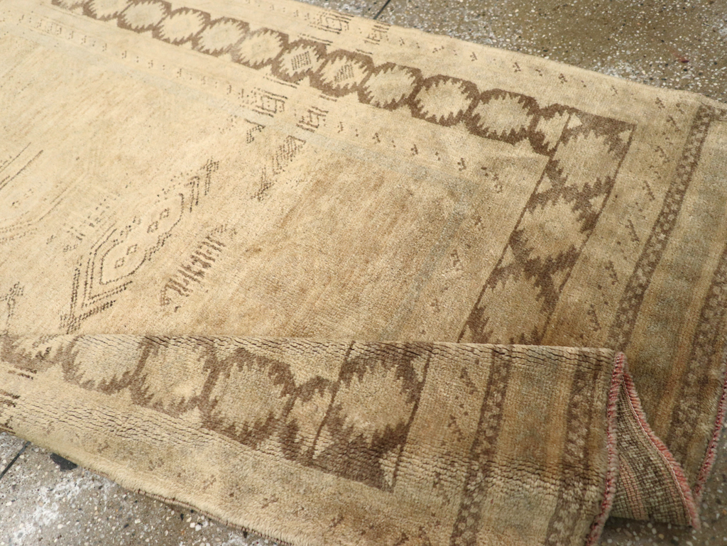 Vintage Oushak Rug, No.18285 - Galerie Shabab