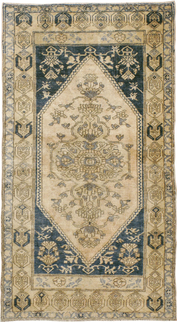 Antique Turkish Oushak Rug, No.18311 - Galerie Shabab