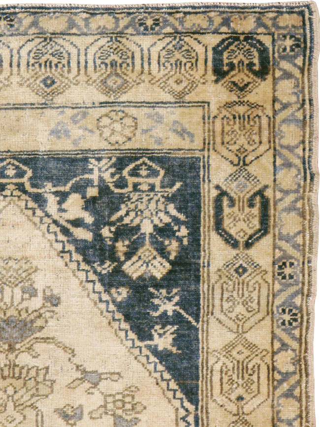 Antique Turkish Oushak Rug, No.18311 - Galerie Shabab