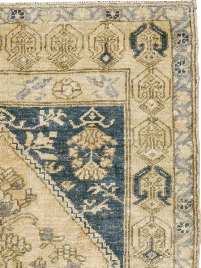 Antique Turkish Oushak Rug, No.18311 - Galerie Shabab