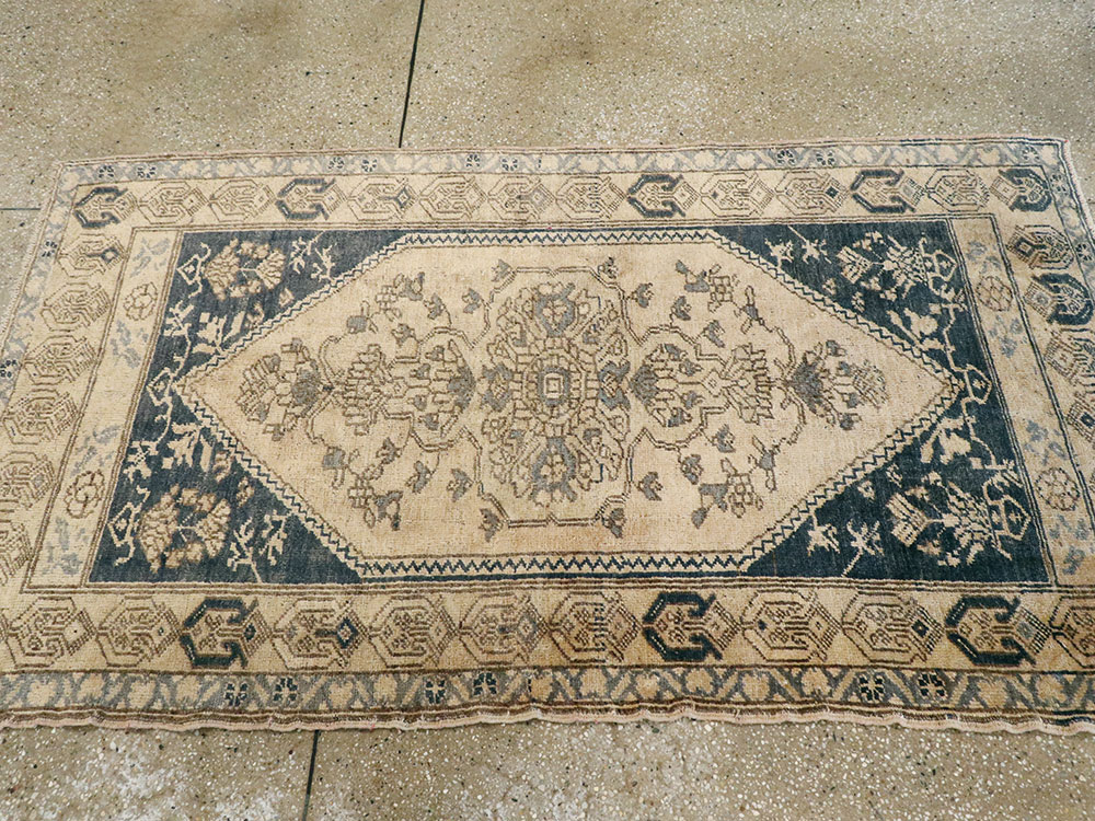 Antique Turkish Oushak Rug, No.18311 - Galerie Shabab
