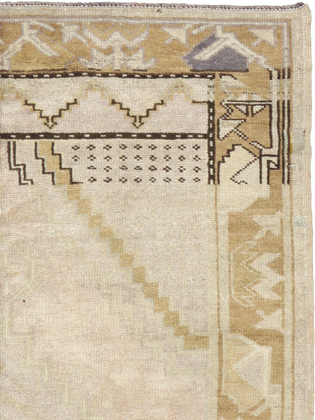 Vintage Turkish Oushak Rug, No.18314 - Galerie Shabab