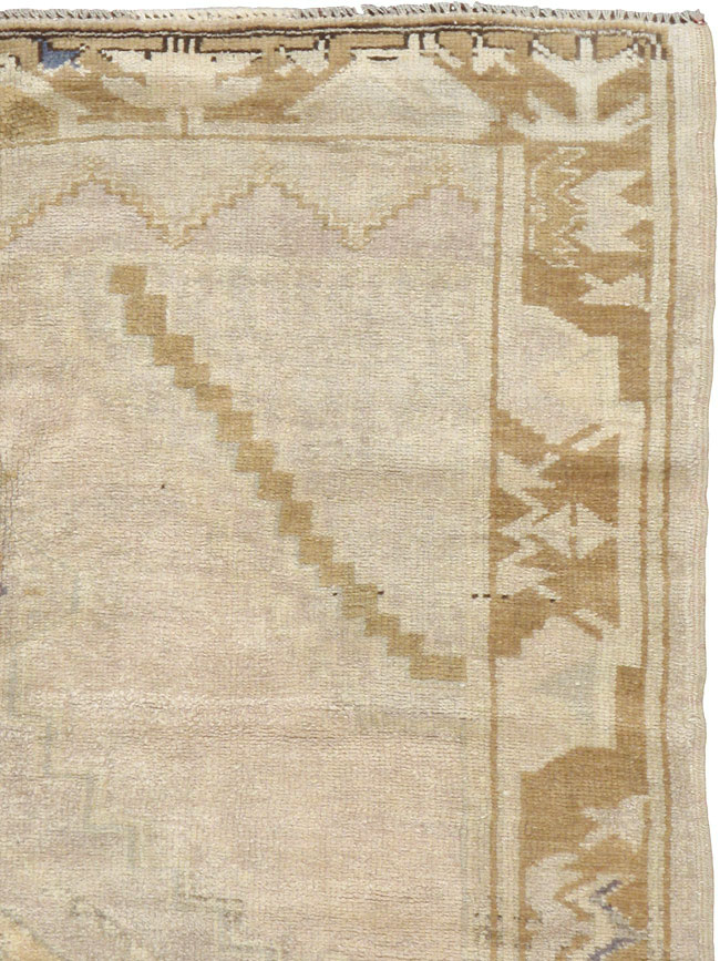 Vintage Turkish Oushak Rug, No.18314 - Galerie Shabab